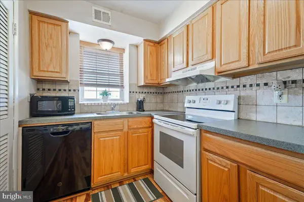 814 SOUTH AVE #J10, Secane, PA 19018