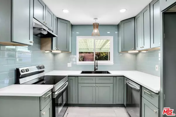 77755 California Dr, Palm Desert, CA 92211