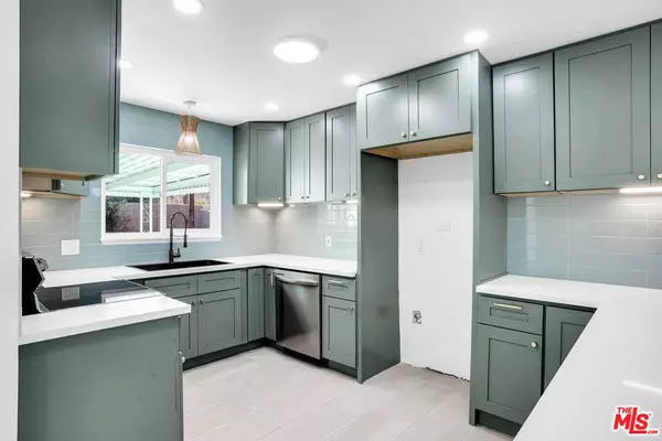 77755 California Dr, Palm Desert, CA 92211