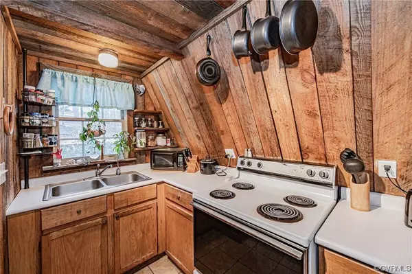 6612 Jackson RD, Quinton, VA 23141