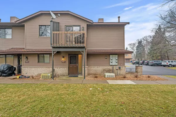 8957 Underwood LN N, Maple Grove, MN 55369