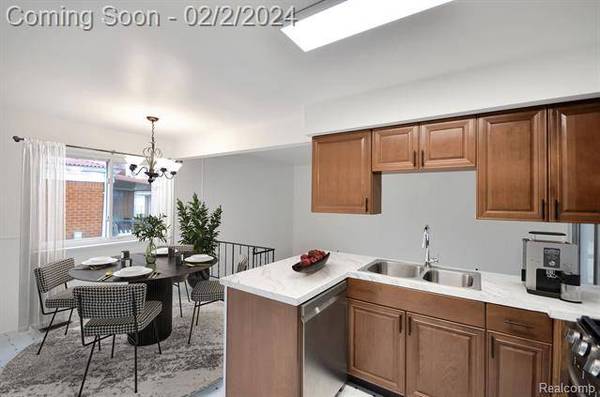 21208 E 13 Mile Road, St. Clair Shores, MI 48082