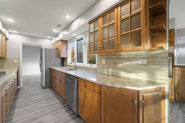 327 W Sunset Avenue, Lombard, IL 60148