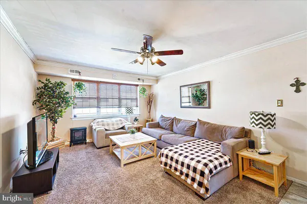 814 SOUTH AVE #J10, Secane, PA 19018