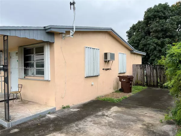 960 W 33rd St, Hialeah, FL 33012