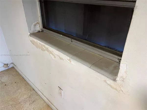 960 W 33rd St, Hialeah, FL 33012