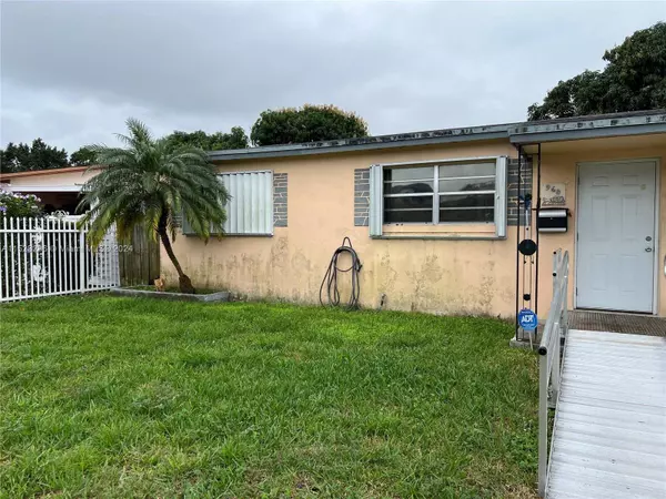 960 W 33rd St, Hialeah, FL 33012