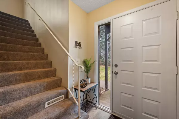 8957 Underwood LN N, Maple Grove, MN 55369