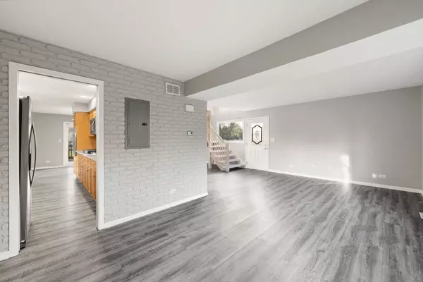 327 W Sunset Avenue, Lombard, IL 60148