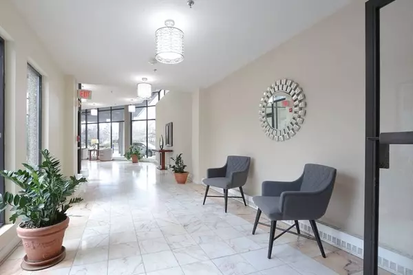 250 Hammond Pond Pkwy #714S, Newton, MA 02467