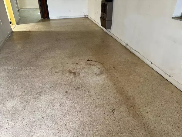 960 W 33rd St, Hialeah, FL 33012