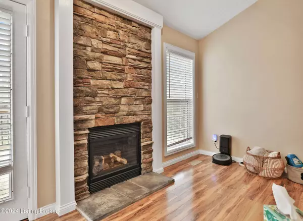 1229 Cottonwood Ct, Simpsonville, KY 40067