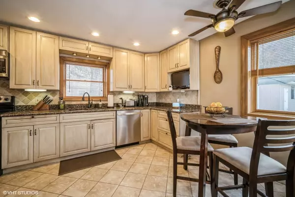 911 E Camp McDonald RD, Prospect Heights, IL 60070