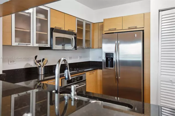 31 SE 5th St #611, Miami, FL 33131