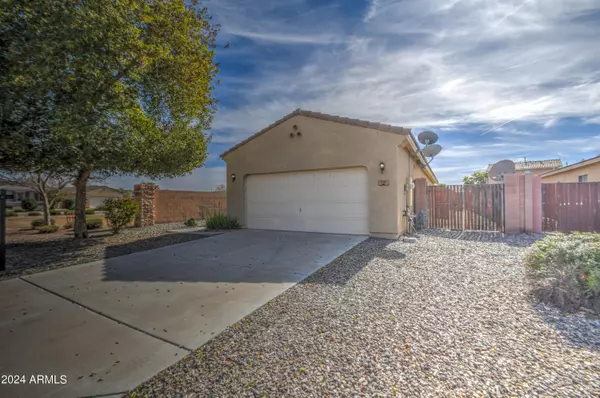 731 W LOVE Road, San Tan Valley, AZ 85143