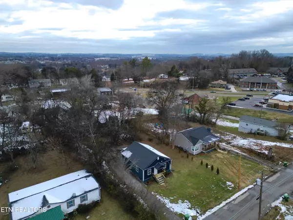 913 Doll Ave, Maryville, TN 37801