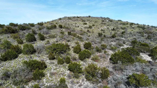 977 Private Road 2440, Uvalde, TX 78801