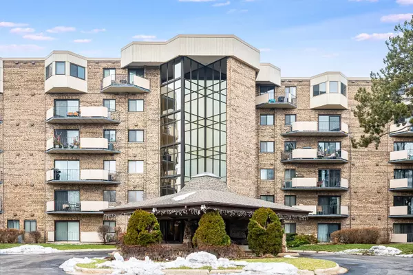 1243 E Baldwin Lane #104, Palatine, IL 60074