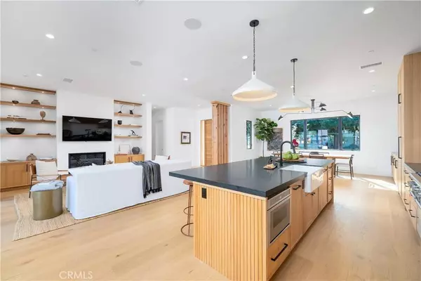 408 E 18th ST, Costa Mesa, CA 92627