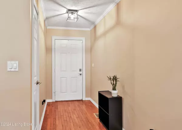 1229 Cottonwood Ct, Simpsonville, KY 40067