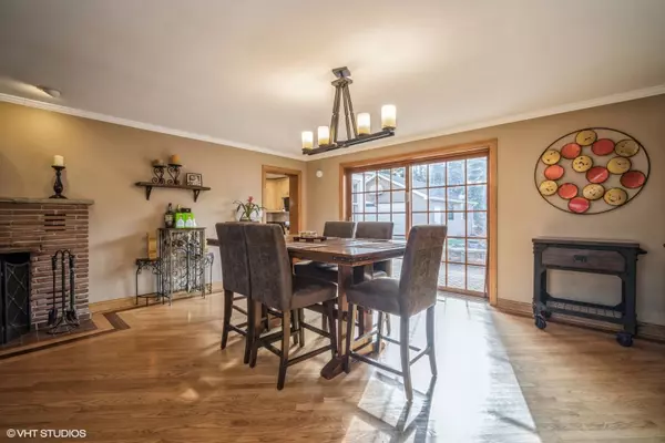 911 E Camp McDonald RD, Prospect Heights, IL 60070