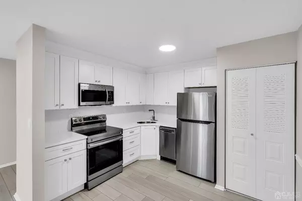 350 Lancaster CT, Piscataway, NJ 08854