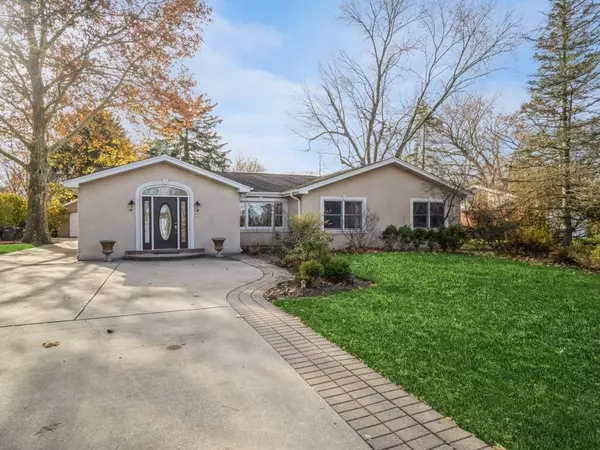 911 E Camp McDonald RD, Prospect Heights, IL 60070