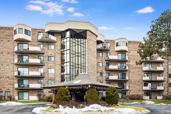 1243 E Baldwin LN #104, Palatine, IL 60074