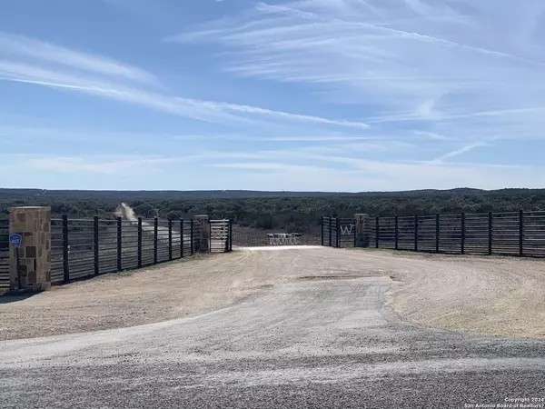 977 Private Road 2440, Uvalde, TX 78801