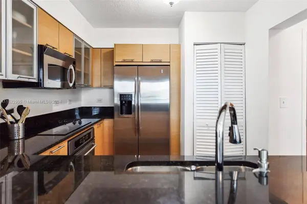 31 SE 5th St #611, Miami, FL 33131