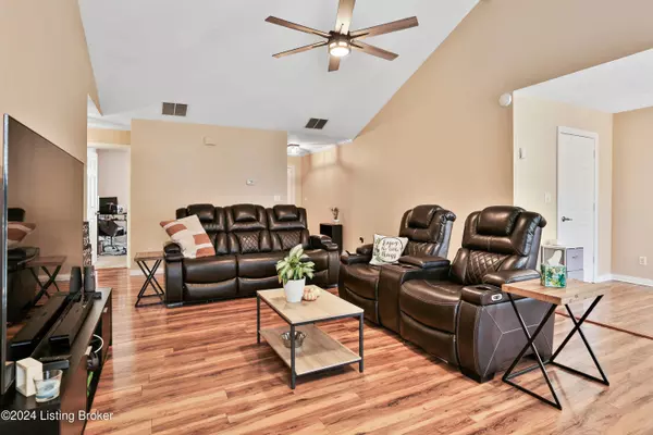 1229 Cottonwood Ct, Simpsonville, KY 40067