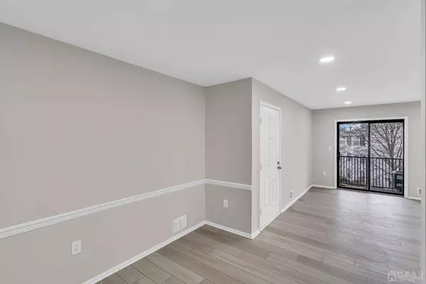 350 Lancaster CT, Piscataway, NJ 08854