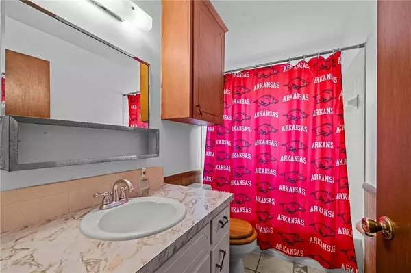 105 14th (Highway 102) St, Bentonville, AR 72712