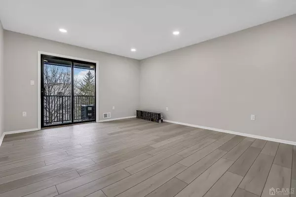 350 Lancaster CT, Piscataway, NJ 08854