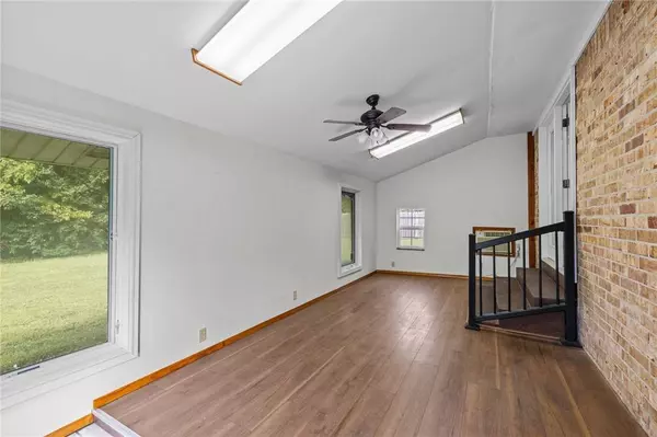 105 14th (Highway 102) St, Bentonville, AR 72712