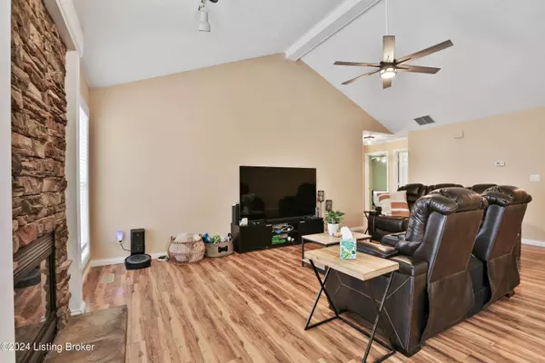 1229 Cottonwood Ct, Simpsonville, KY 40067