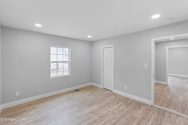 913 Doll Ave, Maryville, TN 37801