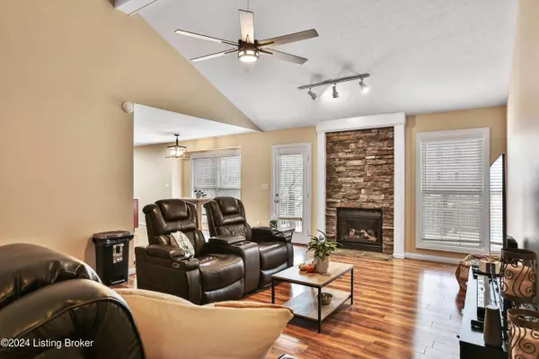 1229 Cottonwood Ct, Simpsonville, KY 40067