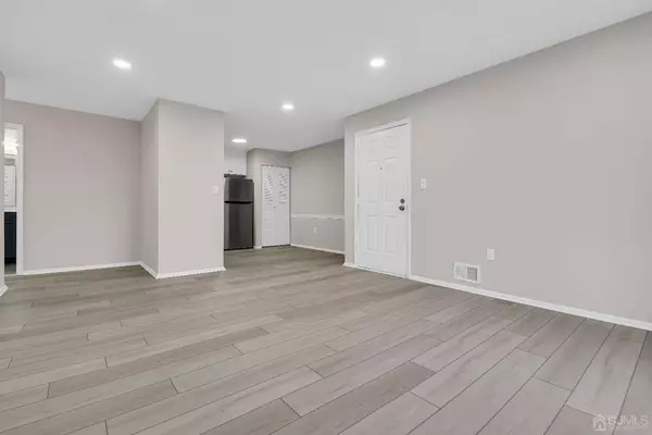 350 Lancaster CT, Piscataway, NJ 08854