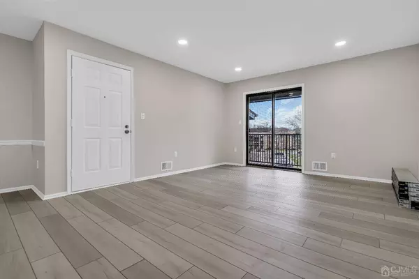 350 Lancaster CT, Piscataway, NJ 08854