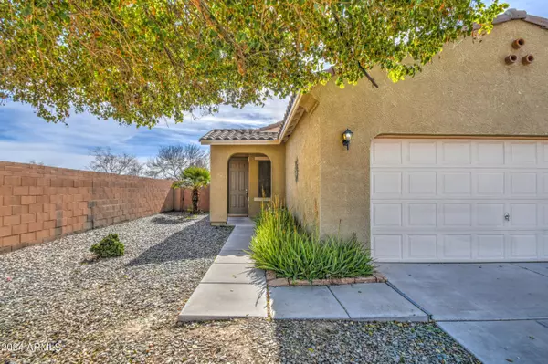 731 W LOVE Road, San Tan Valley, AZ 85143