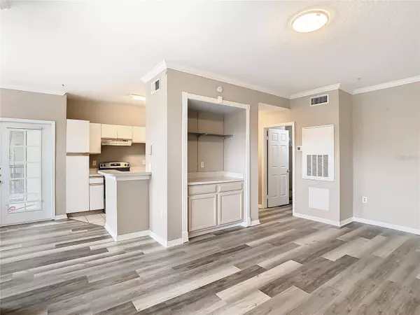 2632 ROBERT TRENT JONES DR #123, Orlando, FL 32835