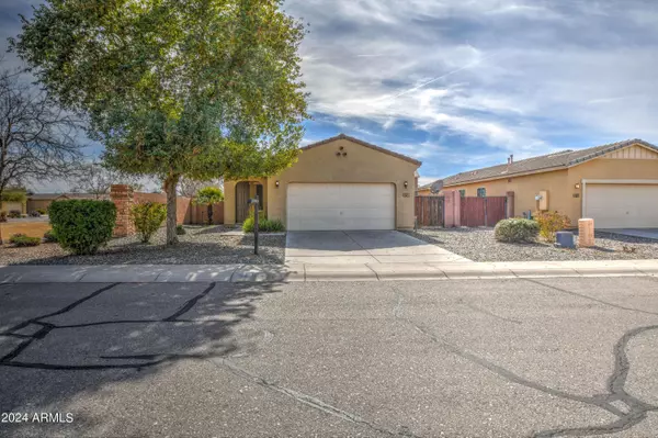 731 W LOVE Road, San Tan Valley, AZ 85143