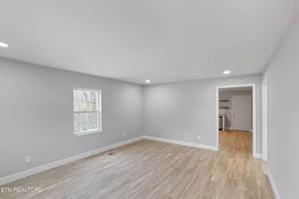 913 Doll Ave, Maryville, TN 37801