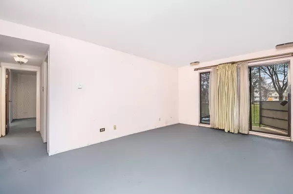 1243 E Baldwin Lane #104, Palatine, IL 60074