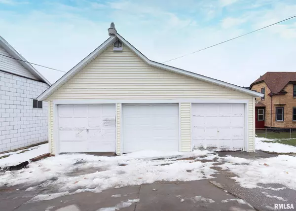 1801 16TH ST, Moline, IL 61265