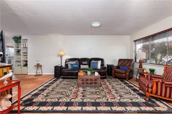 1202 E Harding AVE, Santa Maria, CA 93454