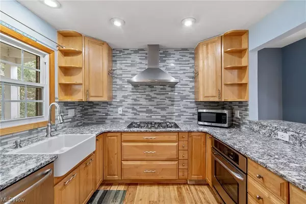 17129 Woodmere DR, Chagrin Falls, OH 44023