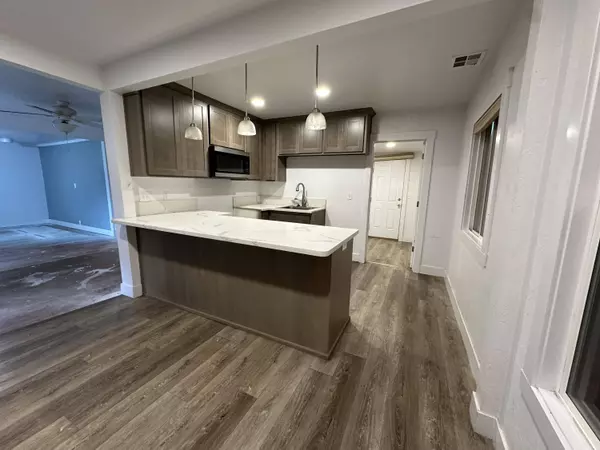 247 Berrydale Ave, Medford, OR 97501