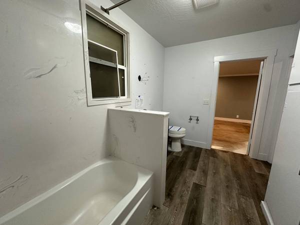 247 Berrydale Ave, Medford, OR 97501